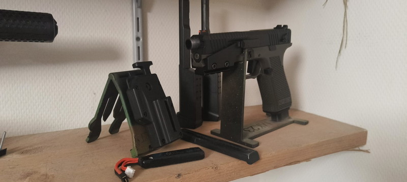 Image 1 for Novritsch SSE18 | 3 mags | 1x LiPo + Charger | Universal Holster set