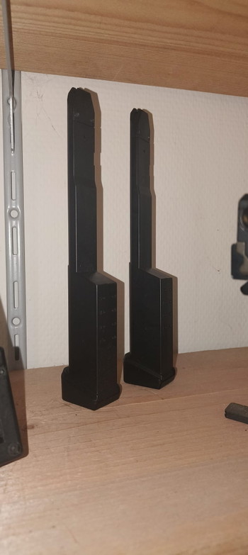 Image 2 for Novritsch SSE18 | 3 mags | 1x LiPo + Charger | Universal Holster set