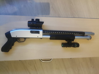 Imagen 2 de Modded CQB shotgun with red dot & flashlight
