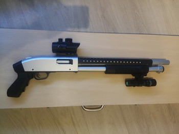 Imagen 3 de Modded CQB shotgun with red dot & flashlight