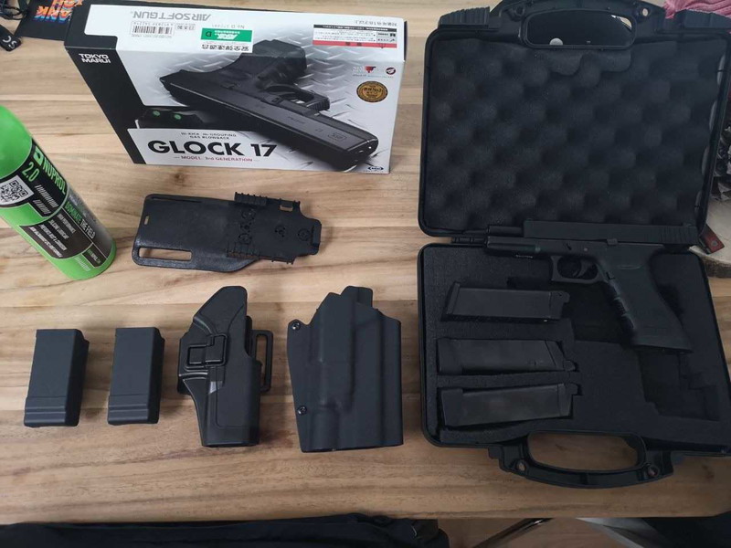 Imagen 1 de TM G17 + 3 mags + 2 holsters + pistol flashlight