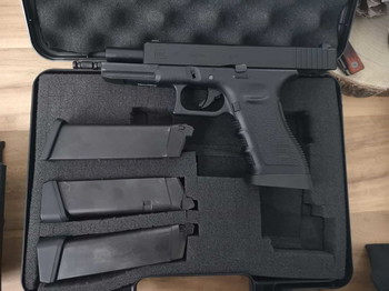 Imagen 3 de TM G17 + 3 mags + 2 holsters + pistol flashlight