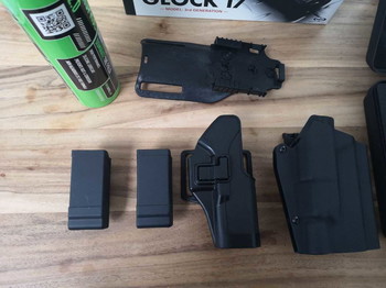 Imagen 4 de TM G17 + 3 mags + 2 holsters + pistol flashlight