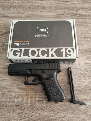 Imagen 2 de Umarex Glock 19 CO2 NBB met 1 magazijn en CO2 patronen