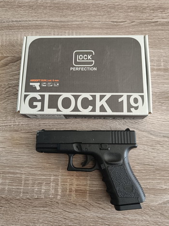 Imagen 3 de Umarex Glock 19 CO2 NBB met 1 magazijn en CO2 patronen