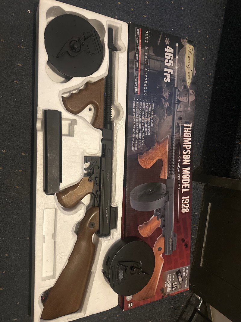 Afbeelding 1 van Ik verkoop hier bij mijn thommy gun om plaats te maken voor een ander replica