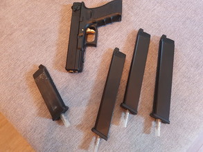 Afbeelding van TM Glock 18C met 3 extended mags