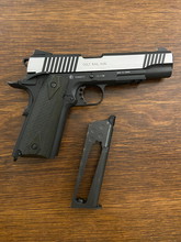 Afbeelding van Pistolet airsoft COLT 1911 RAIL GUN CO2 BLACK SILVER - CYBERGUN 6 mm BB