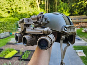 Bild für Emerson FAST PJ Helm (Dark Earth) + GPNVG (dummy) + Revision desert locust met railmount adapters