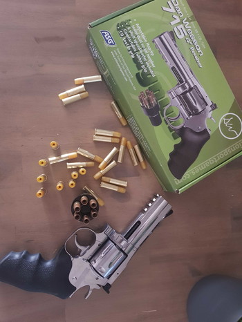 Afbeelding 2 van Goedwerkende asg dan wesson revolver