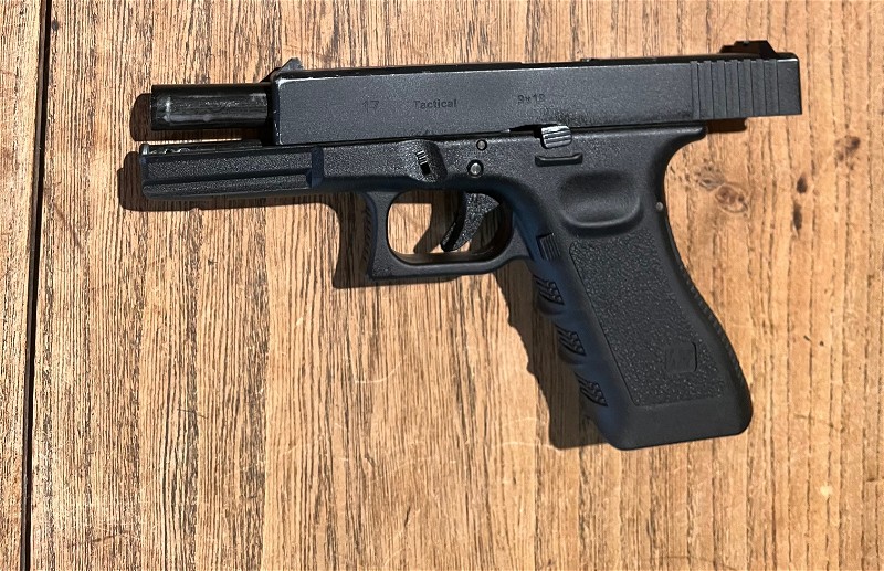 Image 1 for Glock 17 + holster
