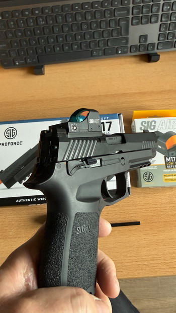Afbeelding 3 van Sig Sauer M17 P320 met een Sig Air red dot