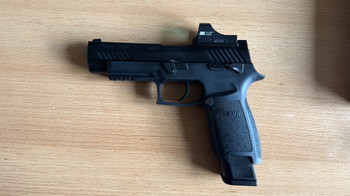Afbeelding 4 van Sig Sauer M17 P320 met een Sig Air red dot