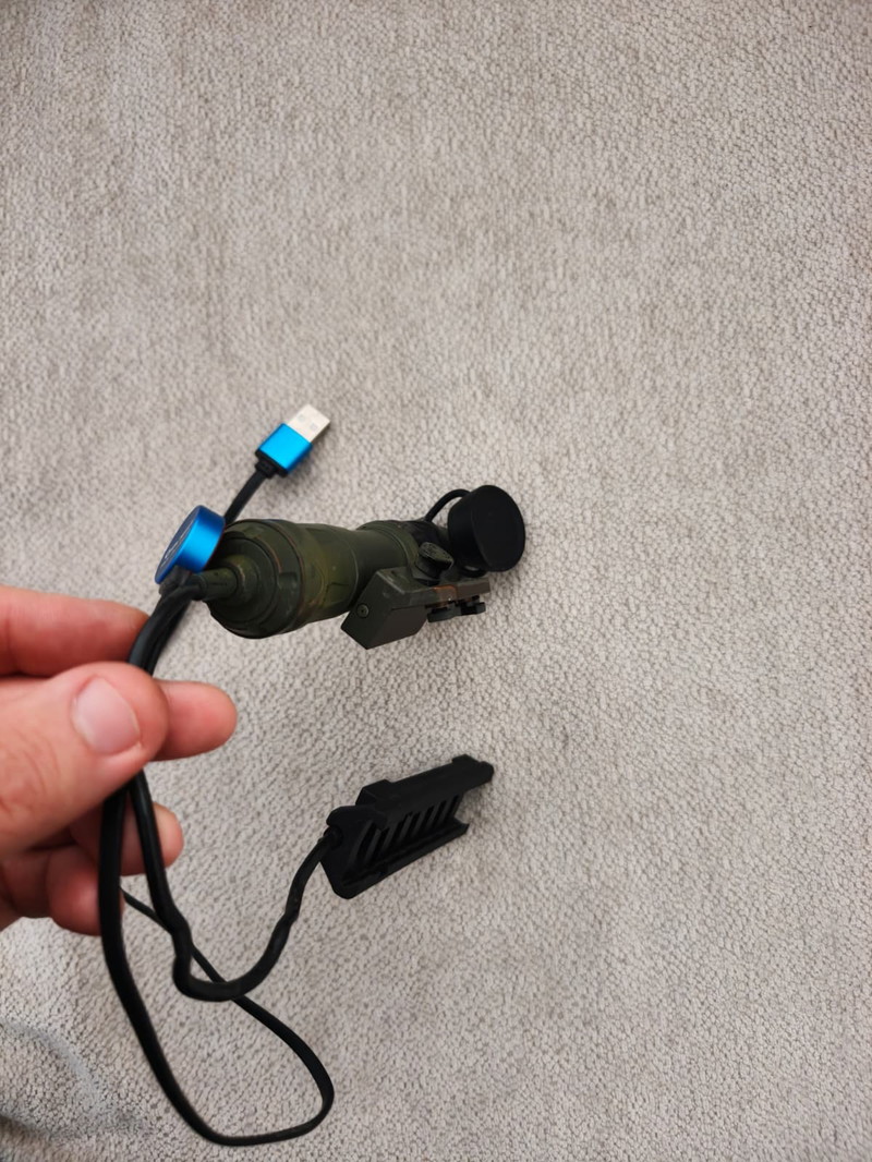 Afbeelding 1 van Te koop: Olight Odin mini / met magnetische oplader en offset mount