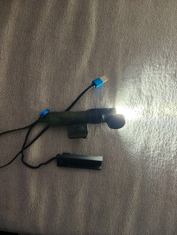 Afbeelding 3 van Te koop: Olight Odin mini / met magnetische oplader en offset mount