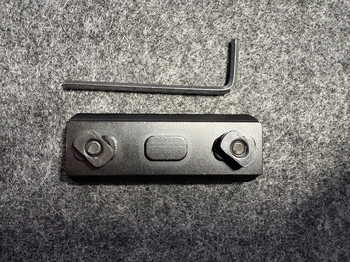Imagen 2 de M-LOK Picatinny Rail 6 cm (20 mm)