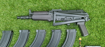 Image 2 pour AKS-74U full metal + 5 midcaps