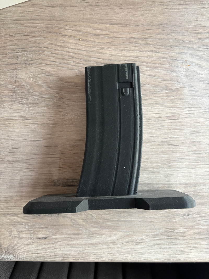 Afbeelding 1 van M4 stander 3D print leuk voor je M4 op de kast te zetten