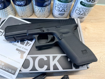 Image 2 for UMAREX GLOCK 17 GEN 5 + Extra Magazijn