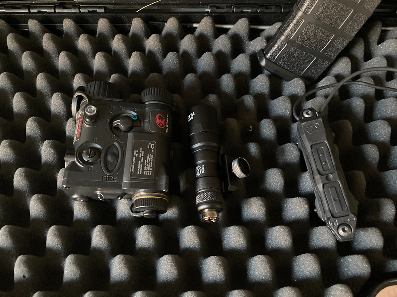 Image 1 for Surefire replica , peq16a en pressure switch