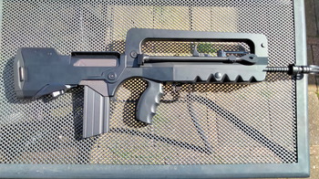 Image 3 pour FAMAS (Tokyo Marui) met 1x highcap mag, 5x midcap mags, 1x 8.4v NiHM batterij