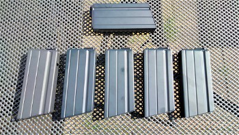 Image 4 pour FAMAS (Tokyo Marui) met 1x highcap mag, 5x midcap mags, 1x 8.4v NiHM batterij