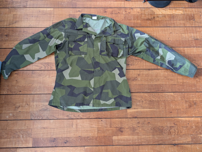 Image 1 pour Swedish Army Uniform in M90 Camo (XL)