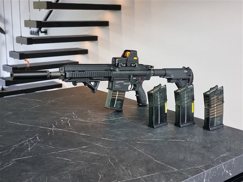 Afbeelding 1 van VFC/Umarex HK417D met Mosfet + 4 magazijnen + angled grip (AEG)