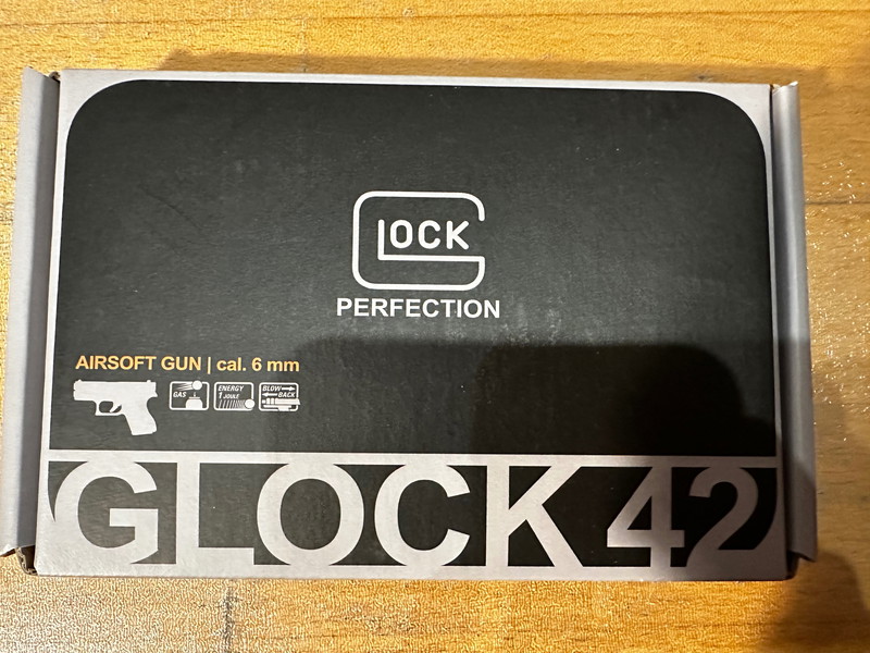 Afbeelding 1 van UMAREX Glock 42 GBB 6mm with Flashlight/Laserpointer