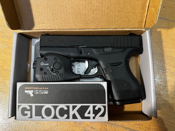 Afbeelding 2 van UMAREX Glock 42 GBB 6mm with Flashlight/Laserpointer