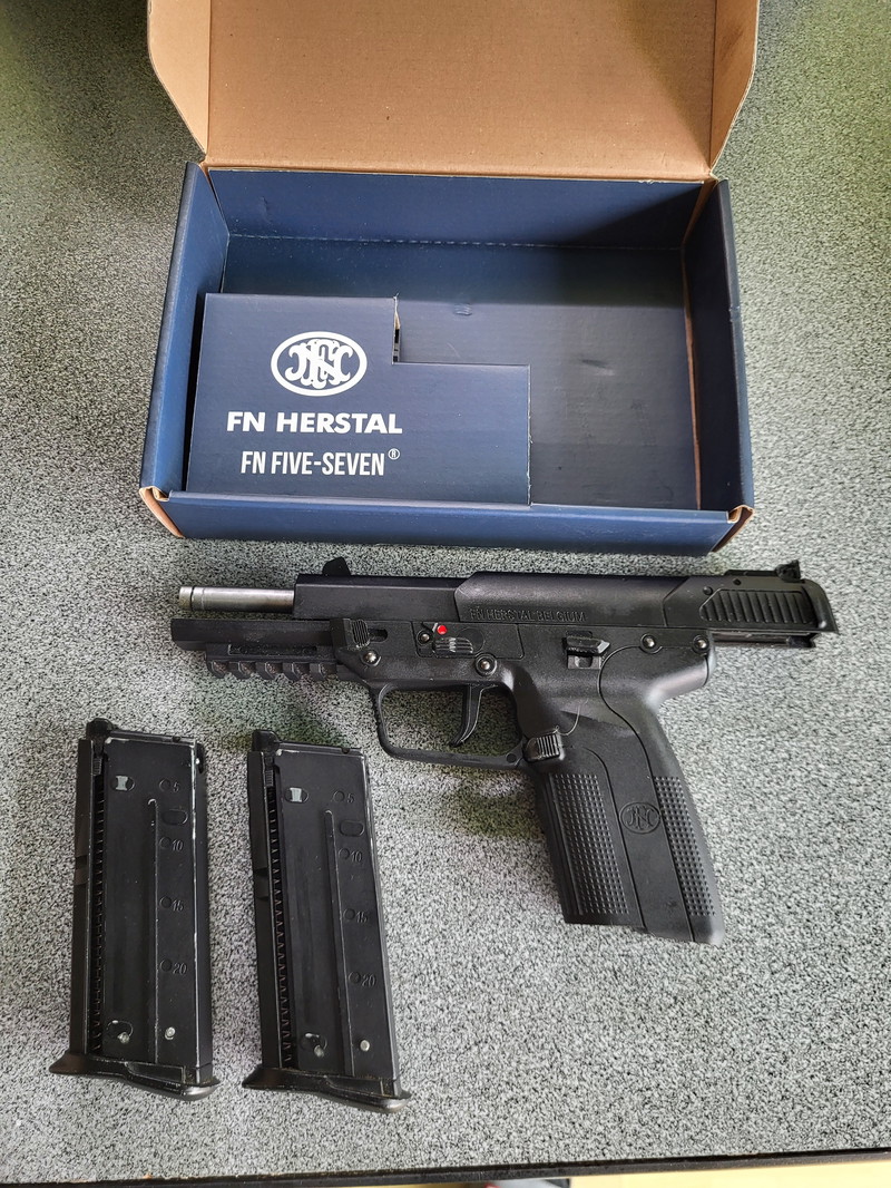 Afbeelding 1 van Cybergun five seven