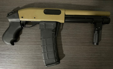 Image pour Golden Eagle 870 Breacher Shotgun (gas) met M4 adapter