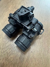 Image for PVS31 NVG Binocular visión nocturna Gen2+ P45 NUEVO