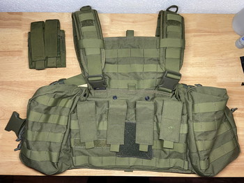 Afbeelding 2 van Tasmanian Tiger MKII Chestrig OD + Condor double pistol pouch.