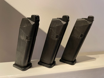 Afbeelding 2 van Tokyo Marui Glock 17 incl. 3 mags