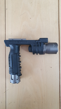 Afbeelding van Element Surefire Style M910A Vertical Grip Scout Light Black (defect!)