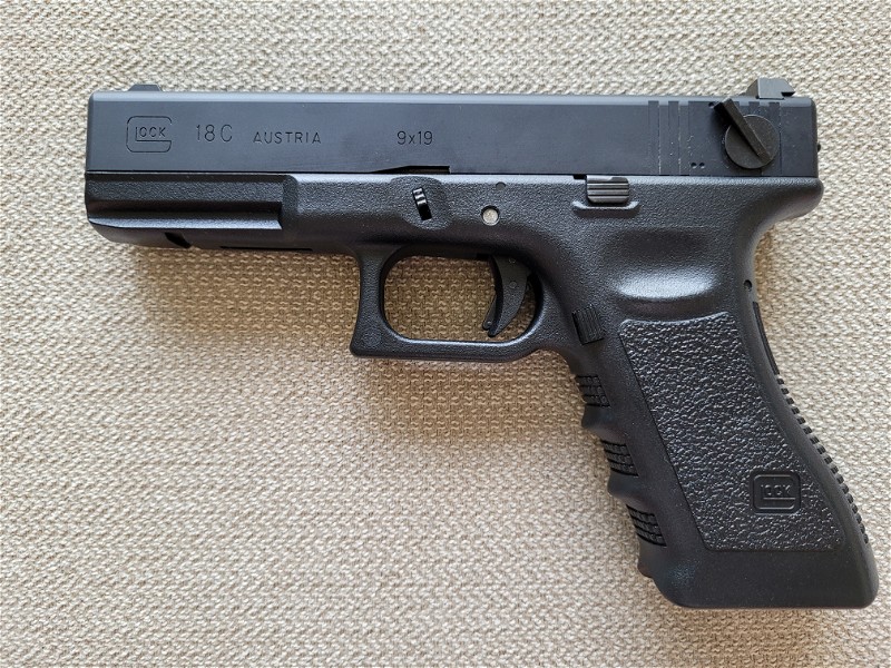 Afbeelding 1 van Custom Tokyo Marui Glock 18C with Shooters Design CNC aluminium slide and barrel kit