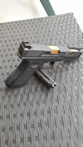 Afbeelding 4 van Tokyo Marui Glock 17 gen 3 met Nova Taran Tactical Glock 34 slide