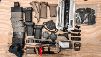 Bild 2 für Misc. grips, rails, optics, ...