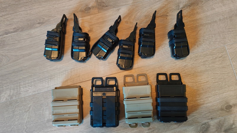 Afbeelding 1 van Diverse hard-plastic pouches