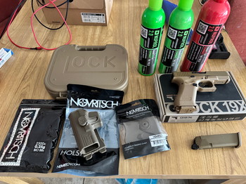 Image 2 for Umarex Glock 19x met veel accessoires