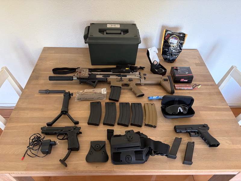 Bild 1 für Compleet Airsoft Arsenaal 1 main 2 side arms