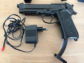 Bild 3 für Compleet Airsoft Arsenaal 1 main 2 side arms