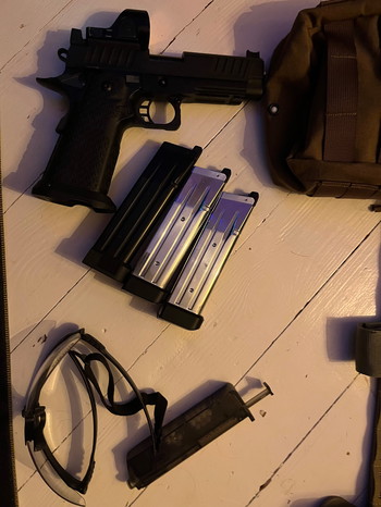 Imagen 2 de Staccato 2011 p GBB with sro Red dot plus 3 mags and gear