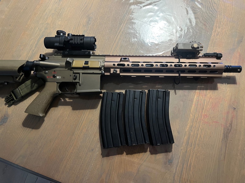 Image 1 pour HK416 metal met 3 mid caps acog scope en peq box