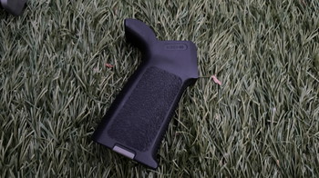 Afbeelding 2 van Magpul MOE pts grip black + magpul AFG-1 grip OD