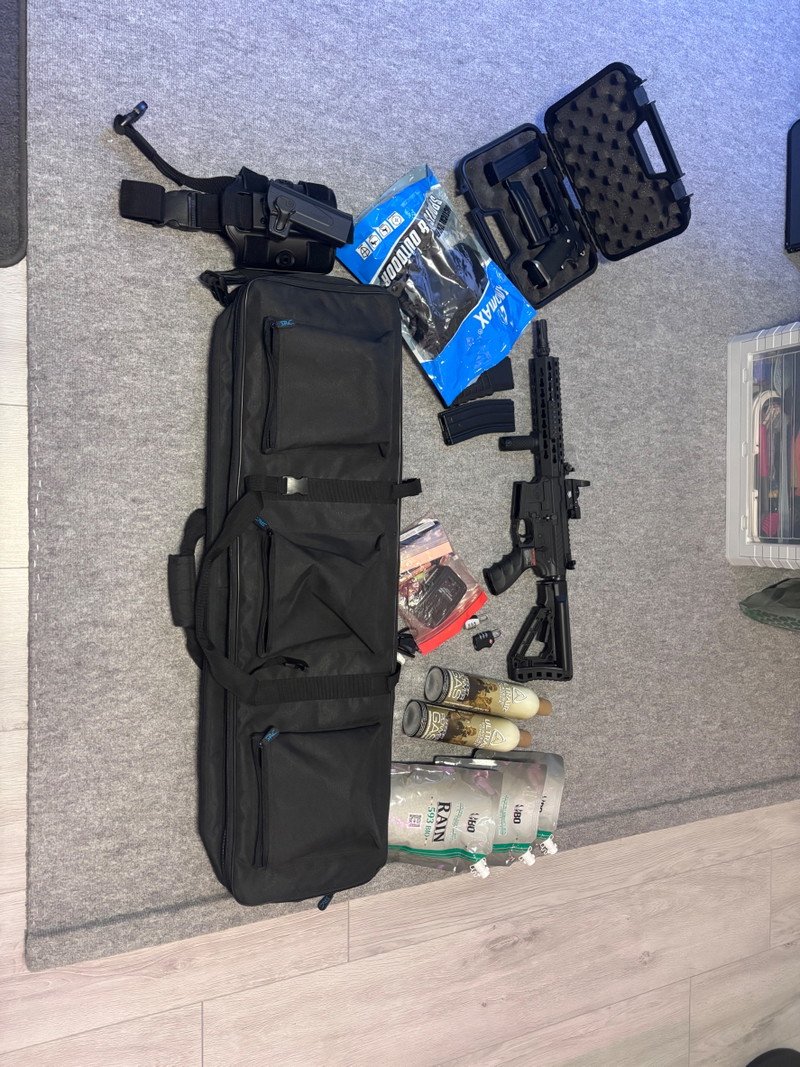 Image 1 for Airsoft aeg rifle and gas pistol with accessoires