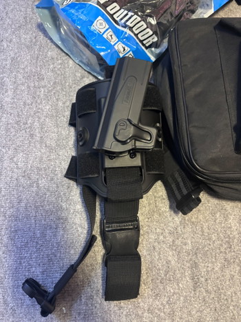 Image 3 for Airsoft aeg rifle and gas pistol with accessoires
