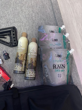 Image 5 for Airsoft aeg rifle and gas pistol with accessoires
