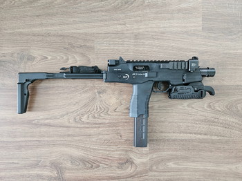 Bild 2 für KWA MP9, 2 mags, 14mm CCW barrel (Lee's Precision), UTC QD low profile sling point, two point quick control sling, inklapbare front grip, Red dot sight